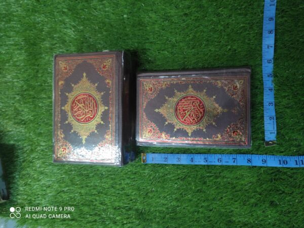 تیرہ لائن ہمائل آرٹ پیپر گرین بیک گراؤنڈ Size 8/5